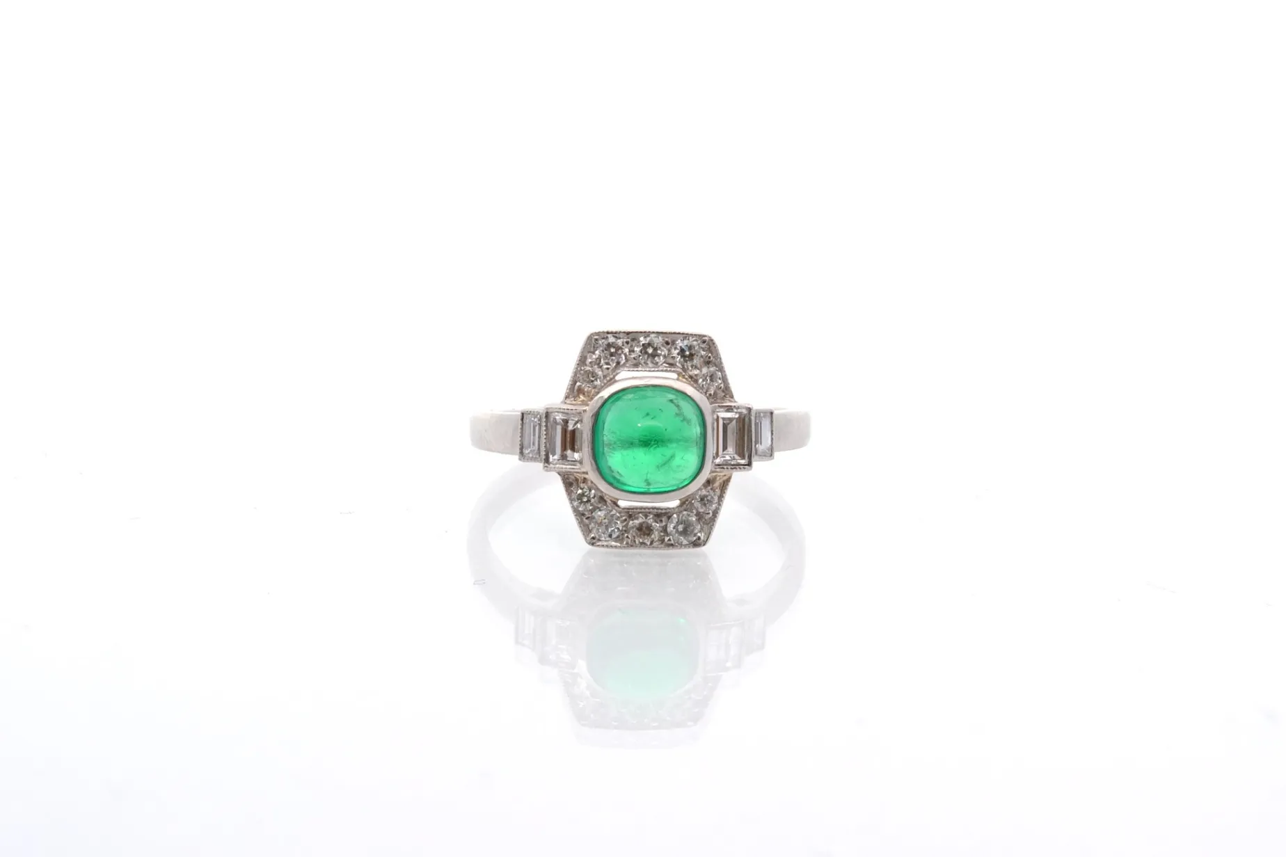 Bottazzi Blondeel Bague art déco émeraude cabochon de Colombie non traitée et diamants Sale