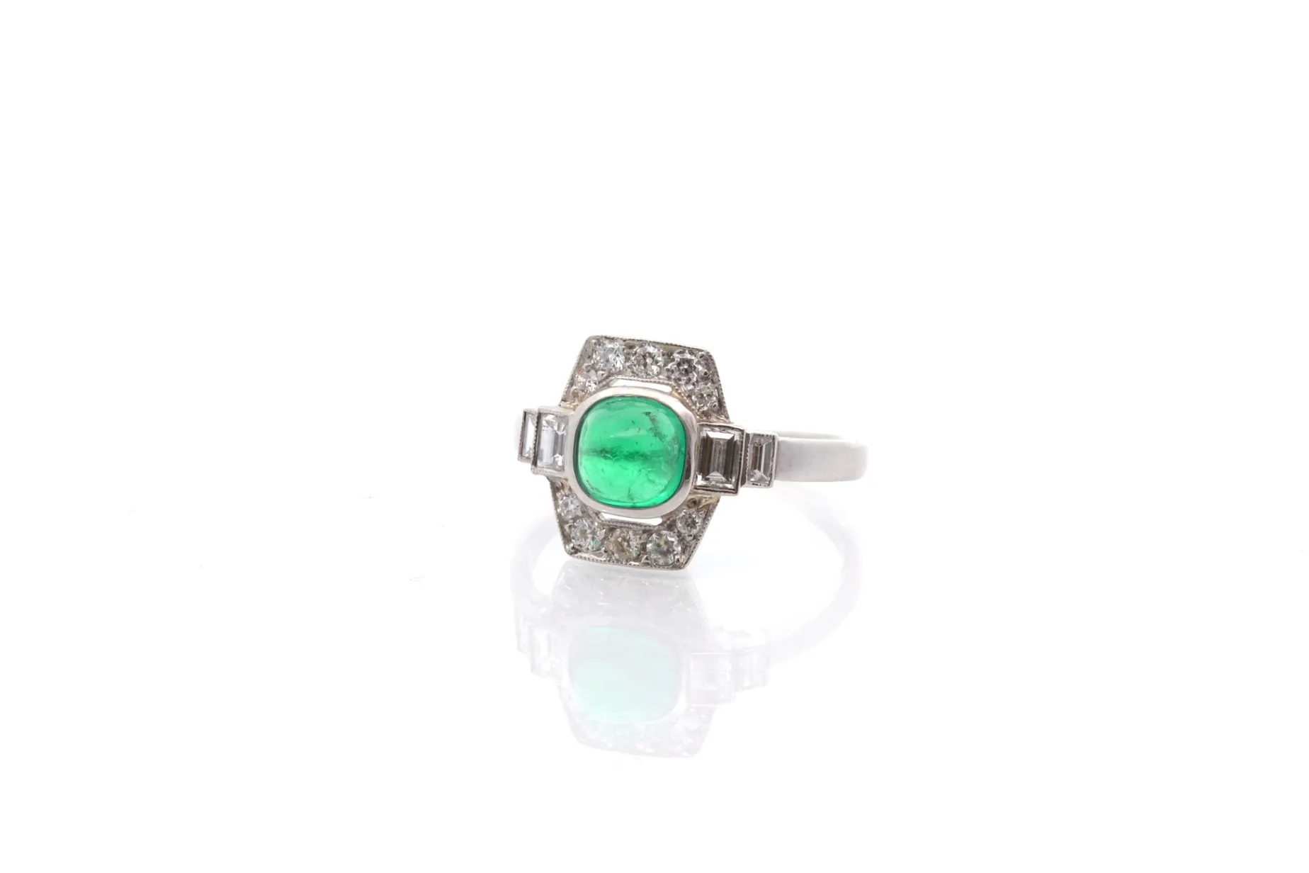 Bottazzi Blondeel Bague art déco émeraude cabochon de Colombie non traitée et diamants Sale