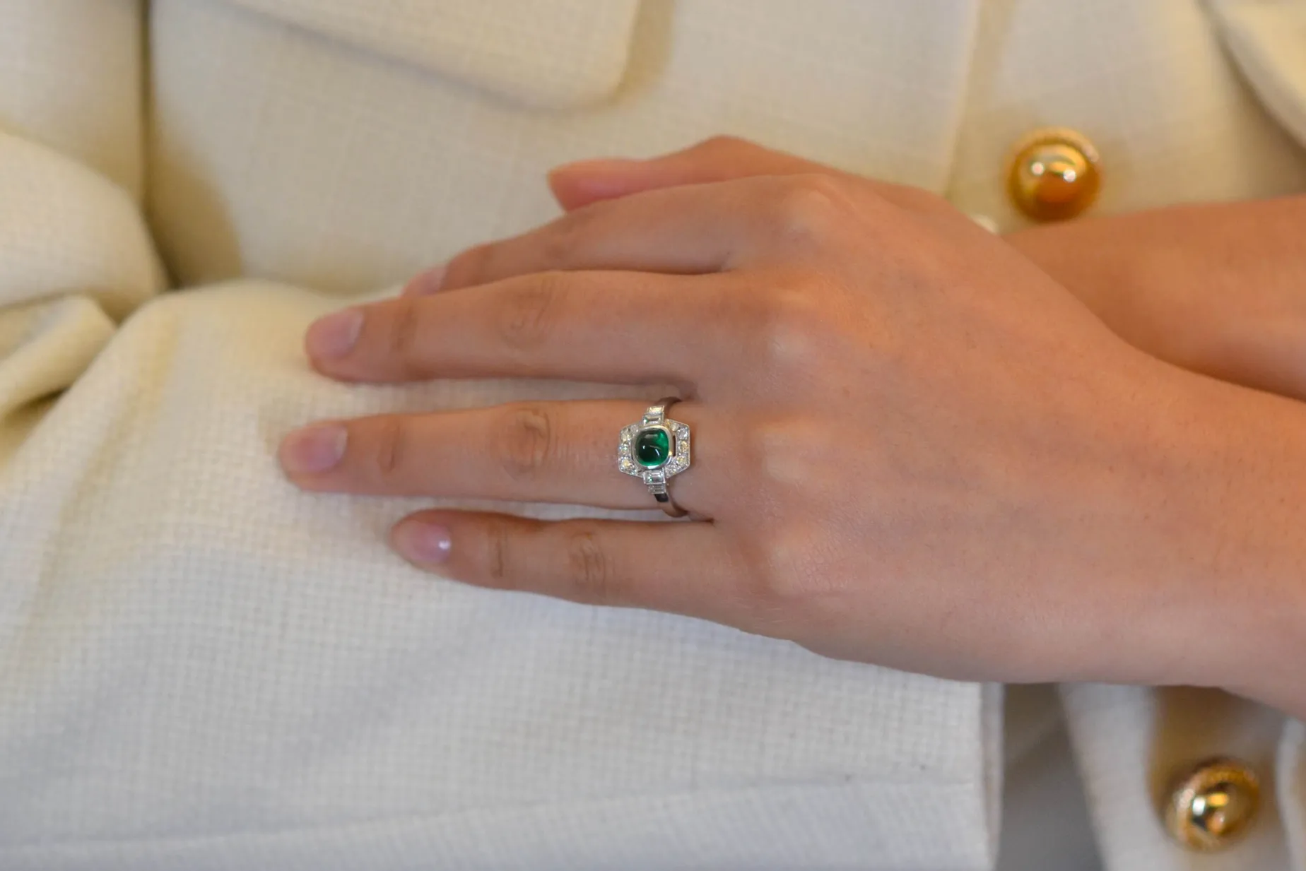 Bottazzi Blondeel Bague art déco émeraude cabochon de Colombie non traitée et diamants Sale