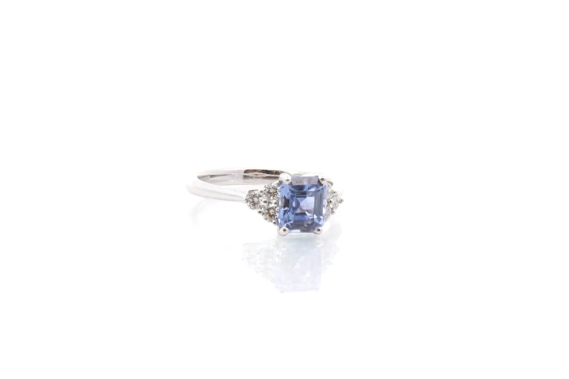 Bottazzi Blondeel Bague saphir de 1,58 cts et diamants en or blanc 18k Fashion