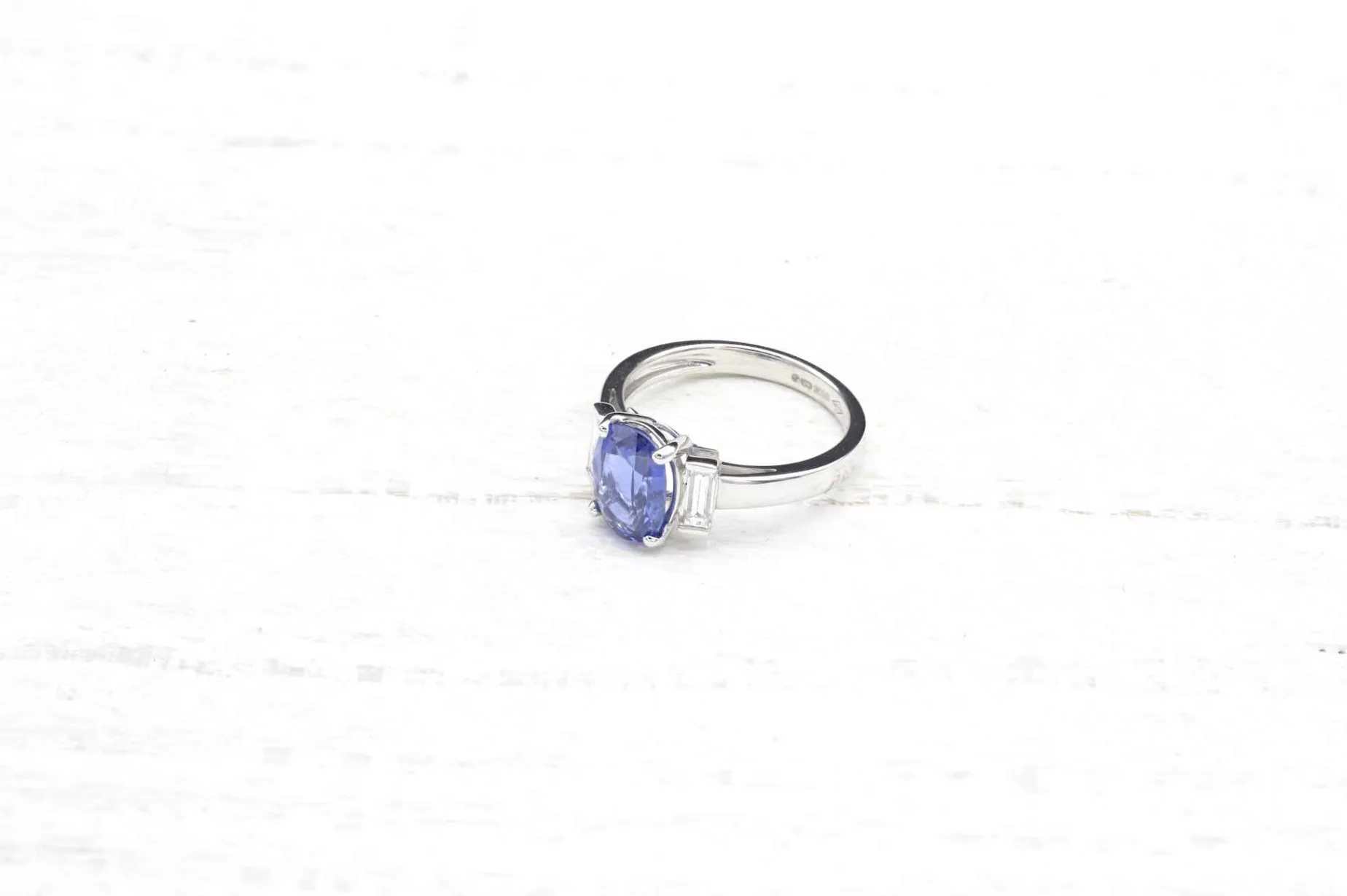 Bottazzi Blondeel Bague saphir et diamants baguettes en or blanc 18k New