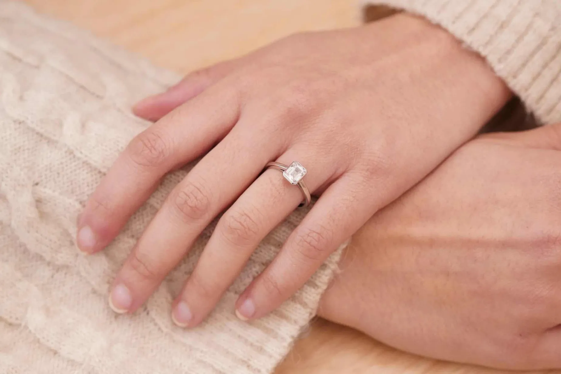 Bottazzi Blondeel Bague solitaire diamant de taille émeraude en platine New