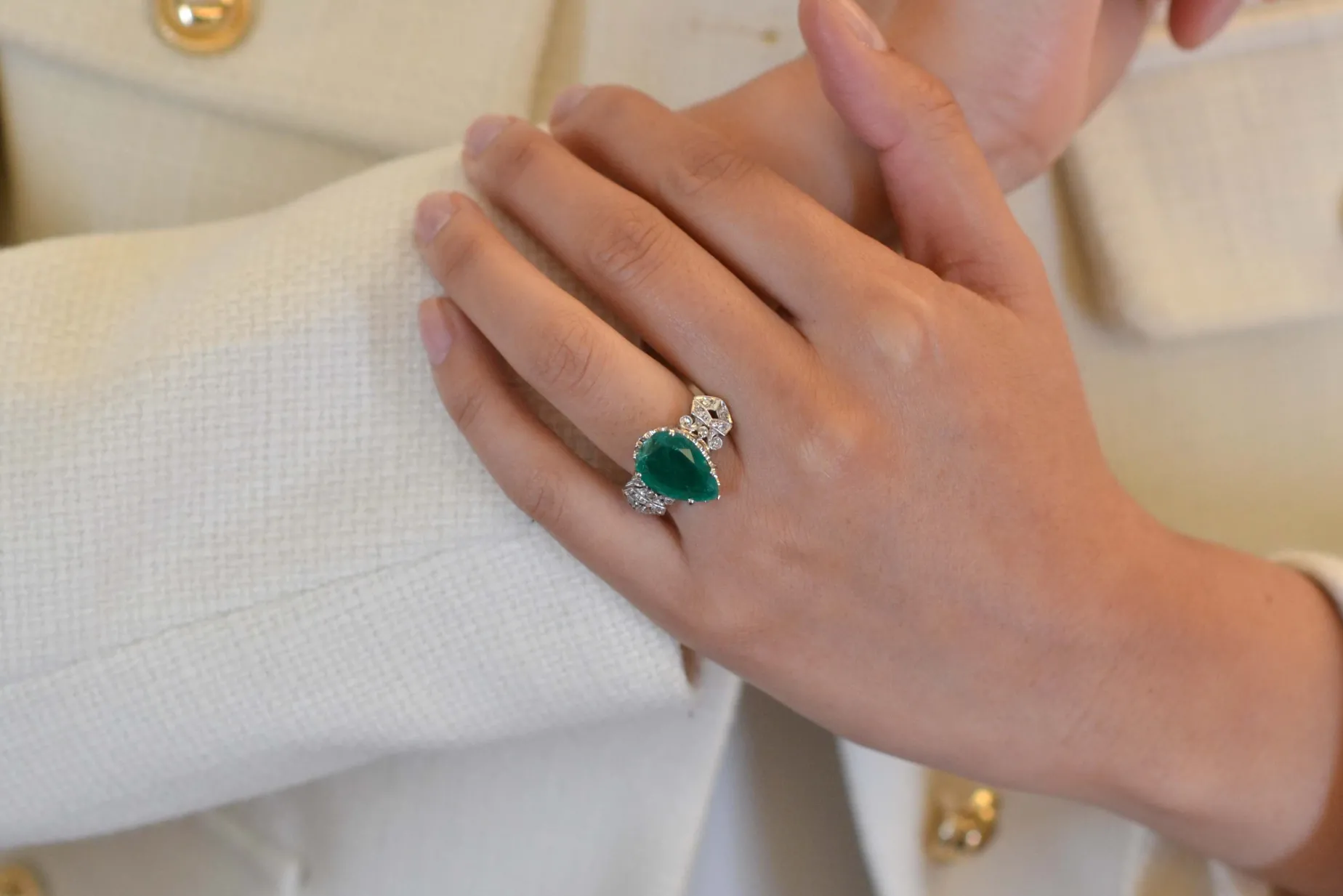 Bottazzi Blondeel Bague vintage émeraude et diamants en platine Hot
